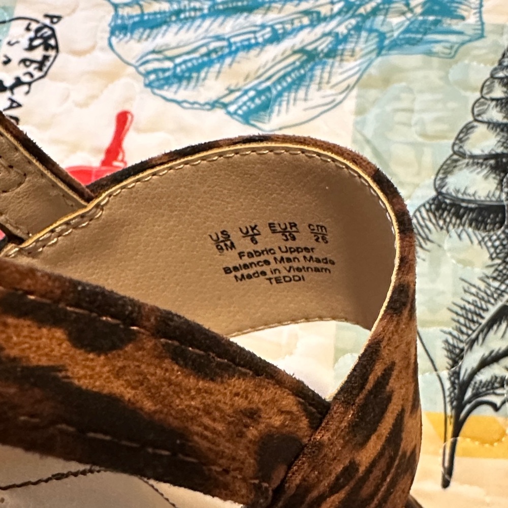 Life Stride Women's Brown Leopard Sandals - Picture 3 of 4